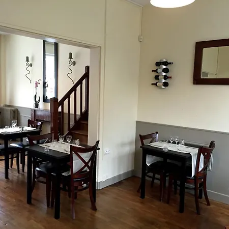 Hotell Les Boucles De Meuse 3 Etoiles Monthermé